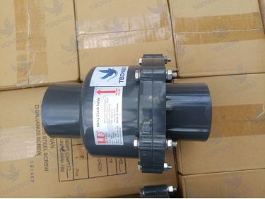 Van Một Chiều LD model LD-818 thân nhựa PVC nối dán keo